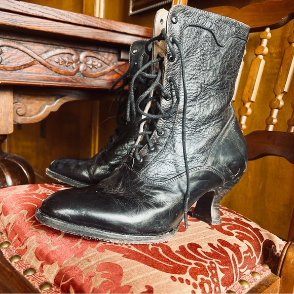 Women's Black Lace-Up Boots - Picture 1 of 6